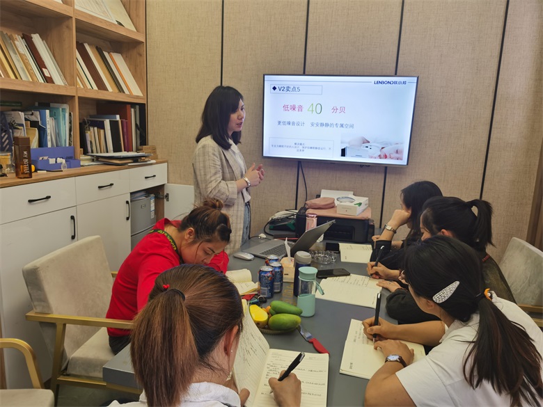 聯(lián)小邦商學院駐店培訓.jpg 聯(lián)小邦商學院駐店培訓.jpg